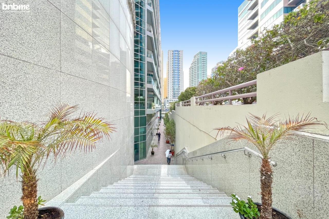 Bnbmehomes - Sit Back & Enjoy Seeing The Luxury Yachts Drive By - B67 Dubai Eksteriør billede